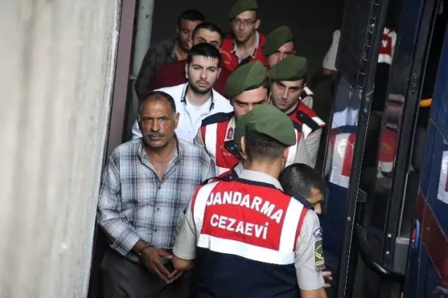 'Sahneye neden çağırmadın' cümlesiyle başlayan cinayetlerin sanıklarına ceza yağdı 'Sahneye neden çağırmadın' cümlesiyle başlayan cinayetlerin sanıklarına ceza yağdı
