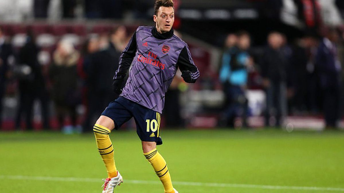 Çin'in devlet yayın organı CCTV, Mesut Özil'in Uygur Türkleri eleştirisi sonrası Arsenal maçını...