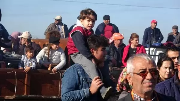 Deve Güreşi Festivali'nin geliriyle okula kalorifer yapılacak Deve Güreşi Festivali'nin geliriyle okula kalorifer yapılacak
