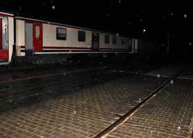 Elazığ'da duran 104 yolculu tren 10 saat sonra hareket etti