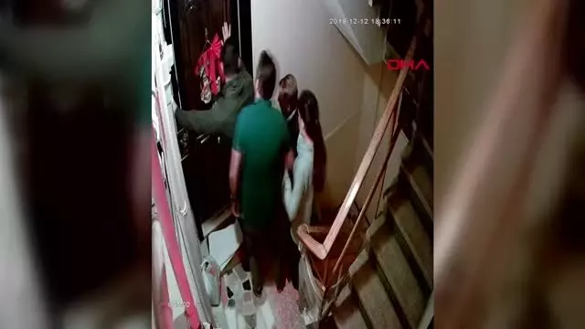 Komşularına 'Gürültü yapmayın uyuyamıyorum' diyen adamın kapısına dayandılar! Feci kavga çıktı Komşularına 'Gürültü yapmayın uyuyamıyorum' diyen adamın kapısına dayandılar! Feci kavga çıktı