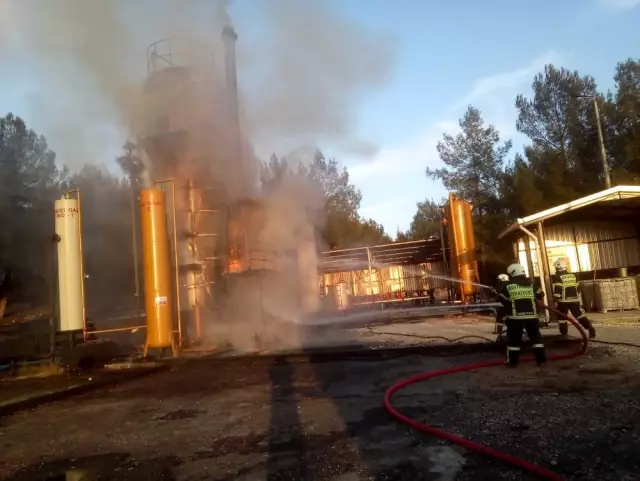 Adıyaman'da ham petrol tankında yangın çıktı Adıyaman'da ham petrol tankında yangın çıktı