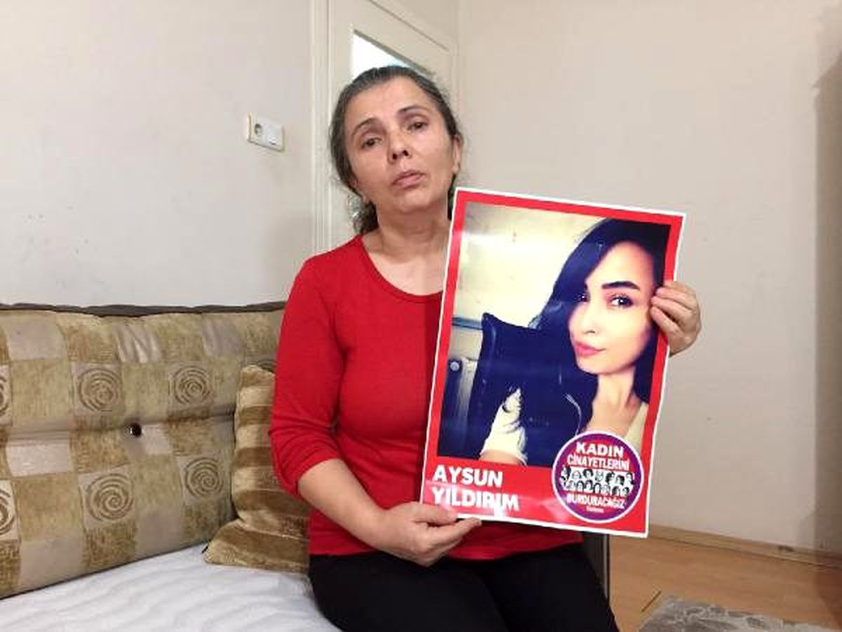 'İntihar etti' denilerek dosyası kapatılan genç kadının tırnaklarından, ayrıldığı erkek arkadaşının DNA'sı çıktı, dosya yeniden açıldı
