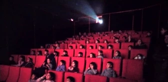 Öğrenciler hayatlarında ilk defa sinemaya gittiler