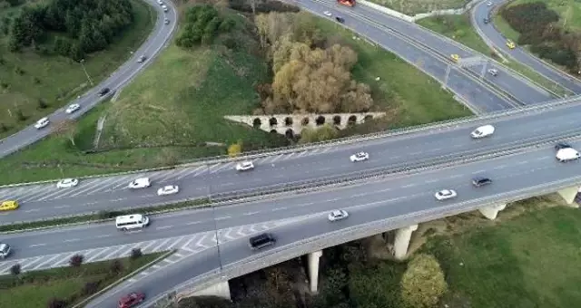 Otoyolların ortasında kalan tarihi kemere taş hırsızları dadandı