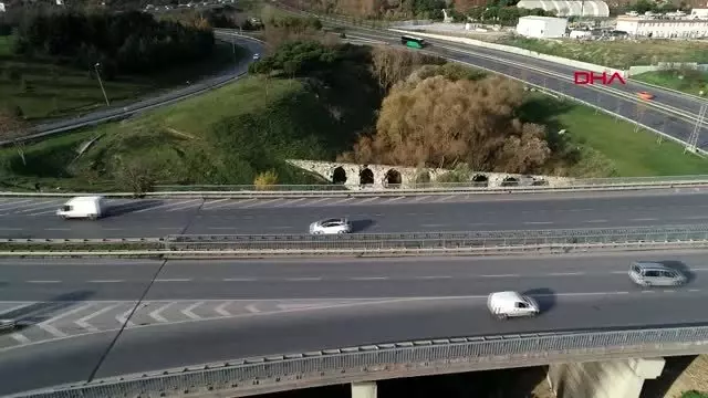 Otoyolların ortasında kalan tarihi kemere taş hırsızları dadandı