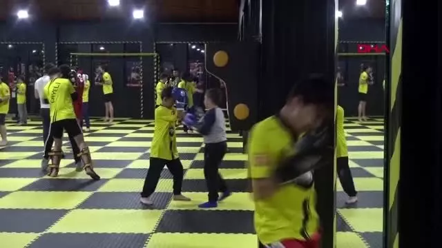 Rize düğün salonundan şampiyonluğa uzandılar Rize düğün salonundan şampiyonluğa uzandılar