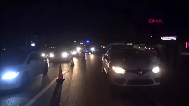 Silivri'de kamyonetin sıkıştırdığı otomobil kaza yaptı