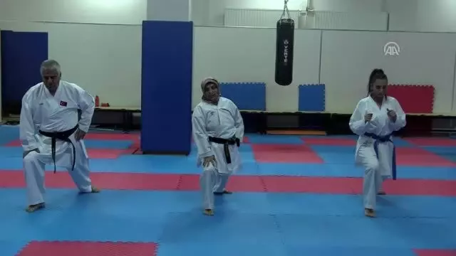 SPORCU AİLELER - Aile boyu milli takım için ter döküyor