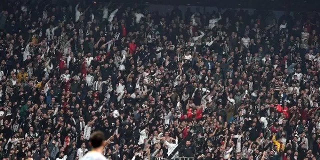 Sergen Yalçın'ı şaşırtan çağrı! 'Takımı ayağa kaldır' Sergen Yalçın'ı şaşırtan çağrı! 'Takımı ayağa kaldır'