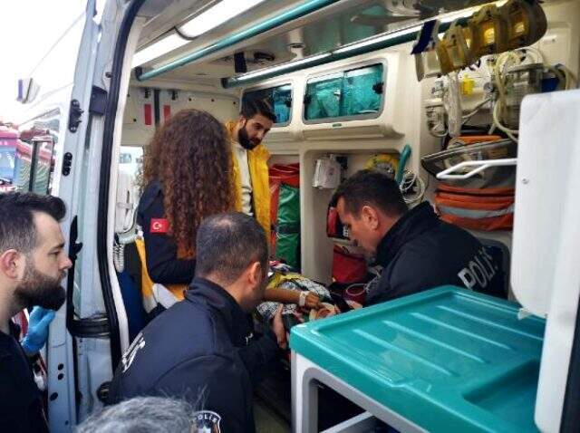 Ümraniye'de otomobil, park halindeki araçlara daldı: 1'i çocuk 5 kişi yaralandı