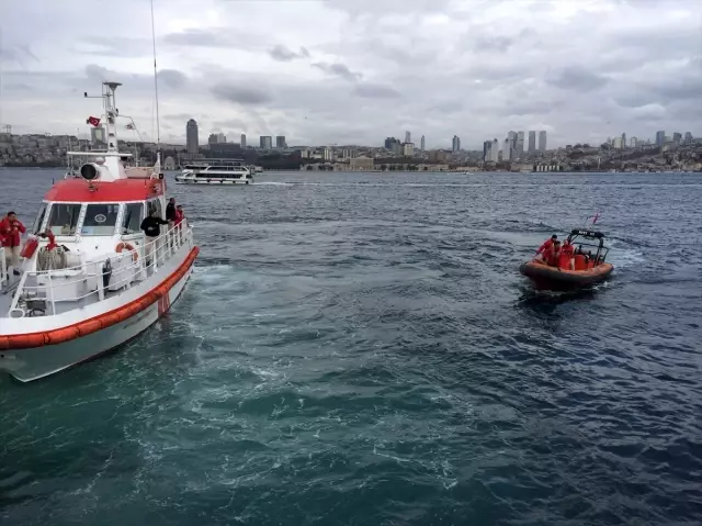 Üsküdar sahilinde ceset bulundu Üsküdar sahilinde ceset bulundu