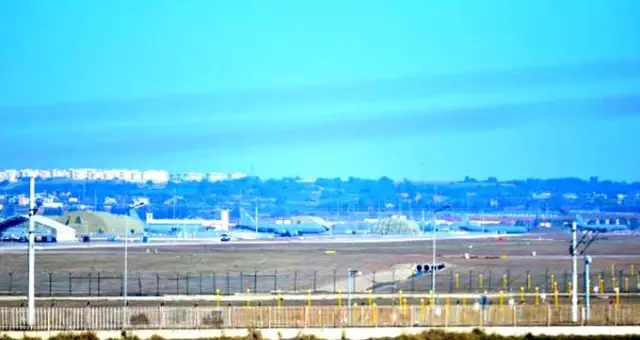 Erdoğan'ın 'Kapatırız' sözlerinin ardından İncirlik Hava Üssü'nde sessizlik hakim Erdoğan'ın 'Kapatırız' sözlerinin ardından İncirlik Hava Üssü'nde sessizlik hakim