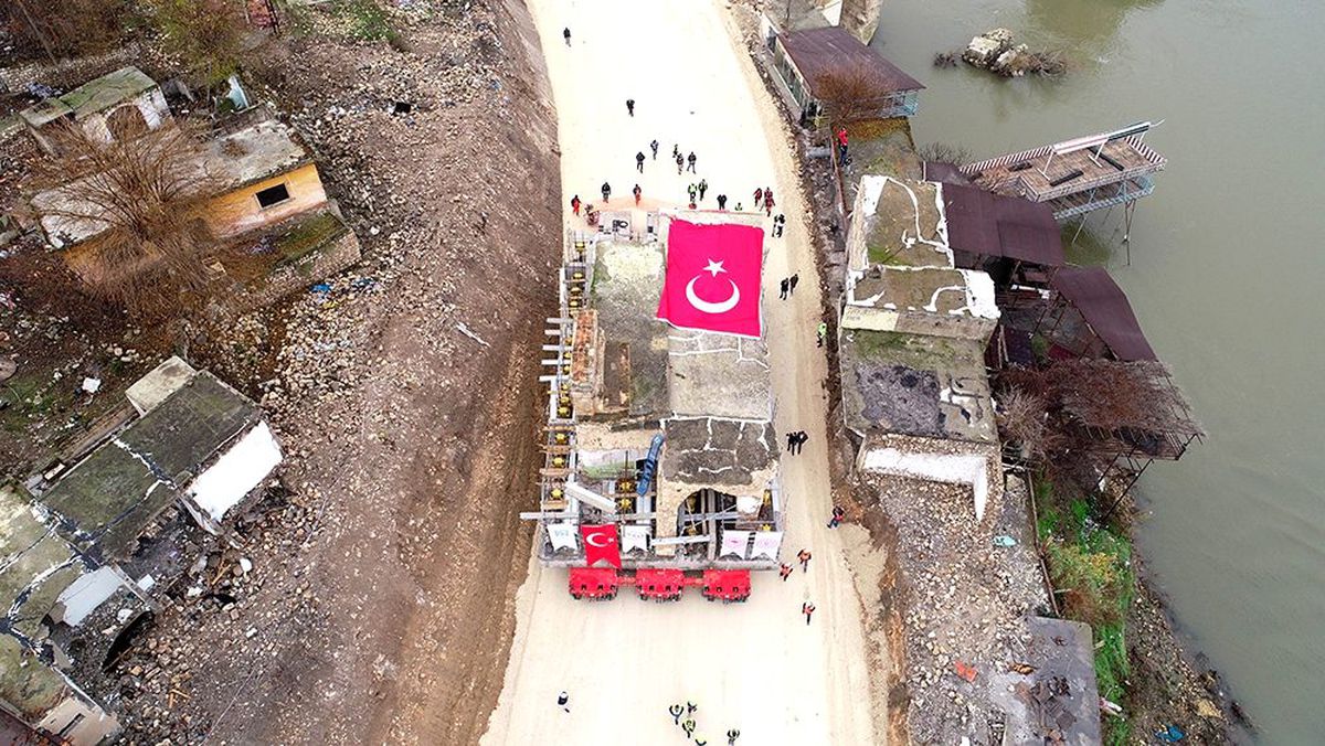 Hasankeyf'te son tarihi eser dualarla taşındı