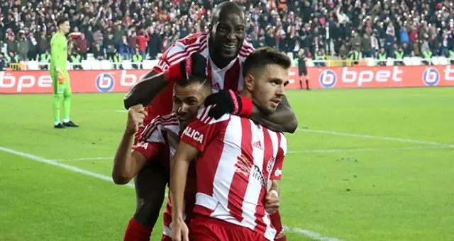 Herkes kaybetti, Sivas kazandı! 15. haftaya Sivas damgası Herkes kaybetti, Sivas kazandı! 15. haftaya Sivas damgası