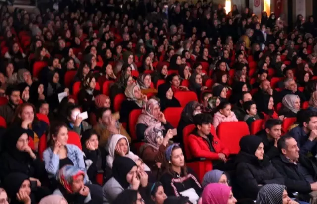'İdamlık genç' tiyatro gösterisi beğeni topladı 'İdamlık genç' tiyatro gösterisi beğeni topladı