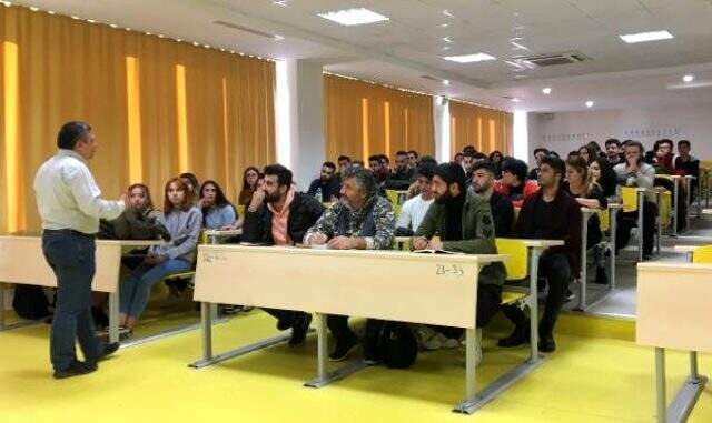 İki oğluyla aynı üniversitede okuyan baba çevresinden takdir topladı