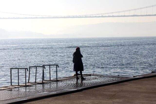 İstanbul'da yoğun sisten dolayı Boğaz transit gemi geçişlerine kapatıldı