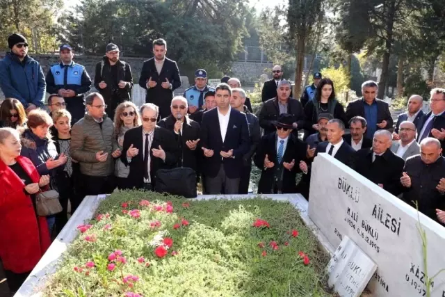 Kartal Belediyesi eski başkanlarından Mehmet Ali Büklü, kabri başında anıldı Kartal Belediyesi eski başkanlarından Mehmet Ali Büklü, kabri başında anıldı