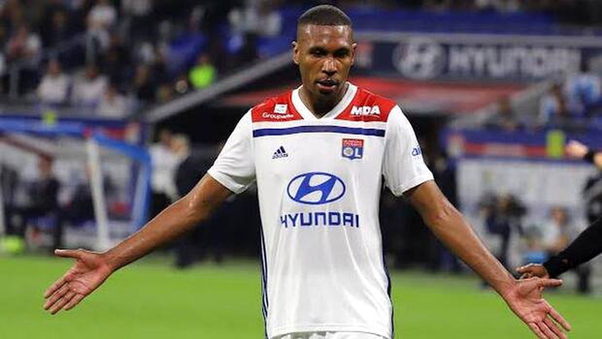 Lyon taraftarından Marcelo'ya ahlaksız pankart!