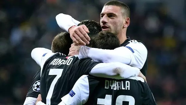 Maurizio Sarri'den Merih Demiral'a övgü; Maurizio Sarri'den Merih Demiral'a övgü;