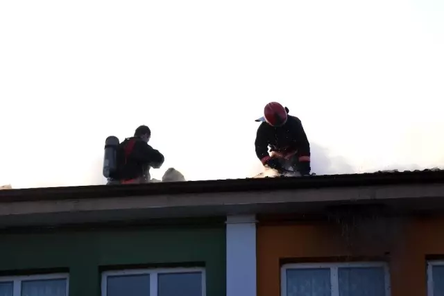 Okul çatısı alev alev yandı öğrenciler panik yaşadı Okul çatısı alev alev yandı öğrenciler panik yaşadı
