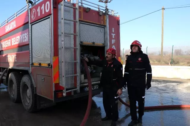 Okul çatısı alev alev yandı öğrenciler panik yaşadı Okul çatısı alev alev yandı öğrenciler panik yaşadı