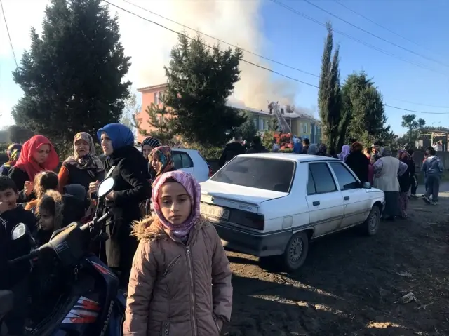 Sakarya'da okulda çıkan yangın kontrol altına alındı Sakarya'da okulda çıkan yangın kontrol altına alındı