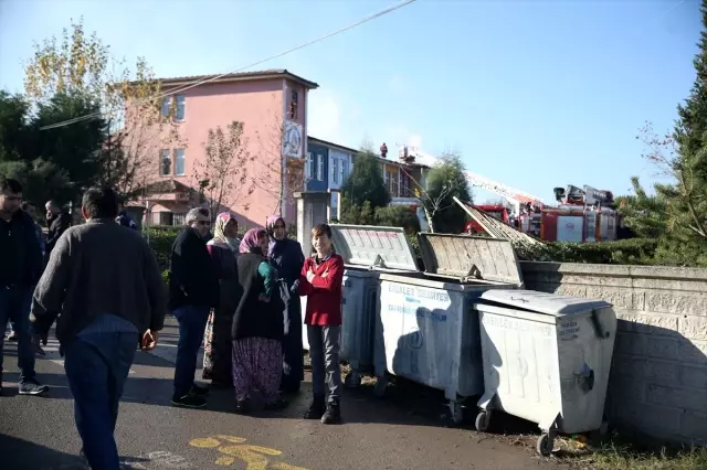 Sakarya'da okulda çıkan yangın kontrol altına alındı Sakarya'da okulda çıkan yangın kontrol altına alındı
