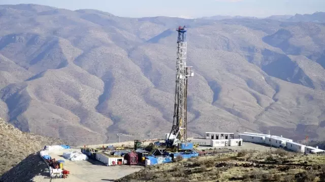 Siirt'te günde 700 varil ham petrol çıkarılıyor