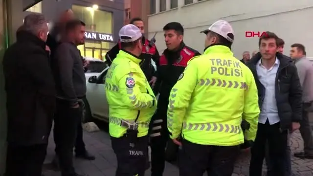 Takip edildiğini sanan kadın ortalığı birbirine kattı Takip edildiğini sanan kadın ortalığı birbirine kattı