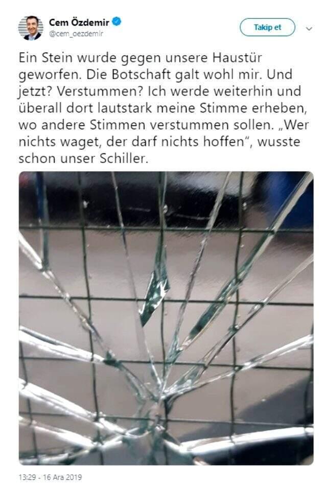 Almanya'da Türk kökenli milletvekilinin evine taşlı saldırı