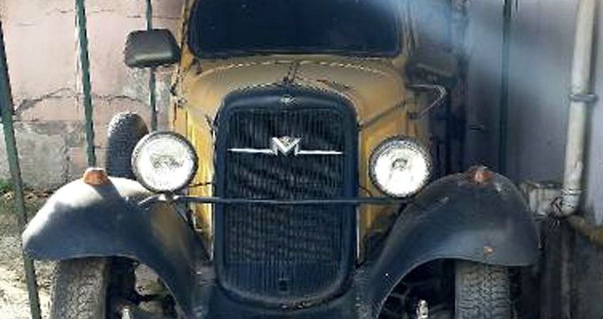 Babalarından kalma 1930 model otomobile gözü gibi bakıyorlar