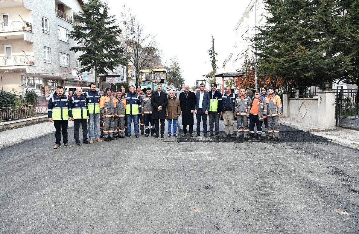 Başkan Köse yollara asfalt serdi