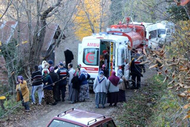 Bütün aile yanan evlerini gözyaşına boğularak izledi