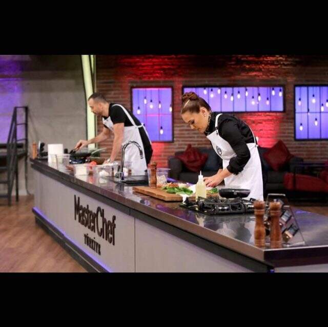 Demet Akalın ve Alişan MasterChef'te yarıştı! Masterchef ünlülerde kim kazandı MasterChef eleme adayı kim oldu, kaptanlığı kim kazandı?