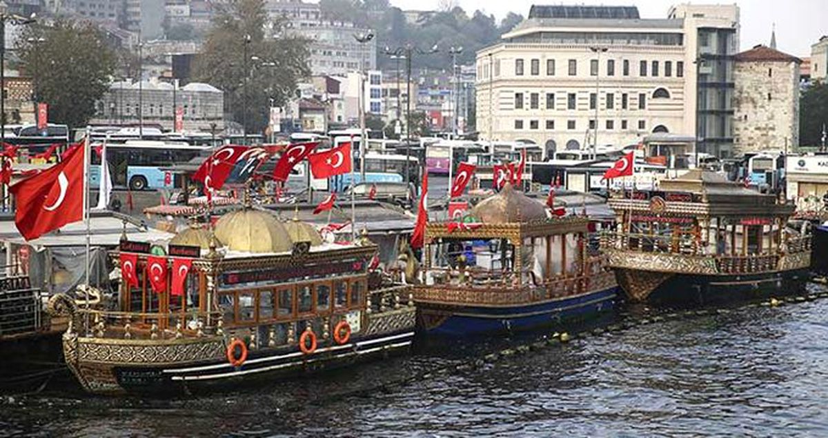 Eminönü'ndeki balıkçı teknesinin tahliye kararına konulan tedbir kaldırıldı