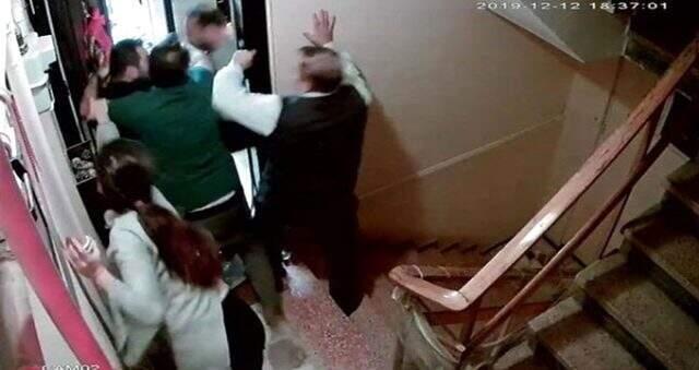 'Gürültü yapmayın uyuyamıyorum' mesajı atan komşularına saldıran baba ve 2 oğlu tutuklandı