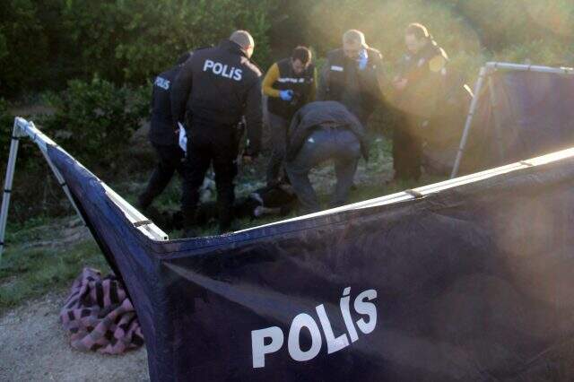 İple boğularak öldürülen adamın cesedi battaniyeye sarılmış şekilde bulundu