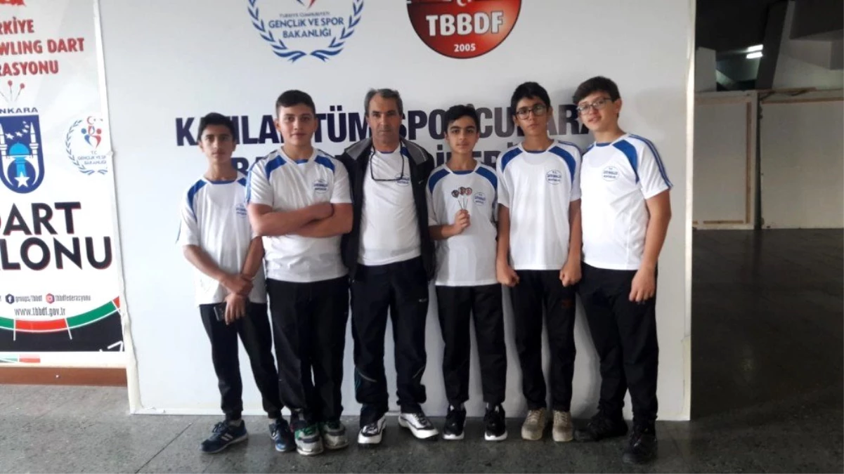 Isparta'da antrenör muhtarın çalıştırdığı dart sporcusu Türkiye 3.'sü oldu