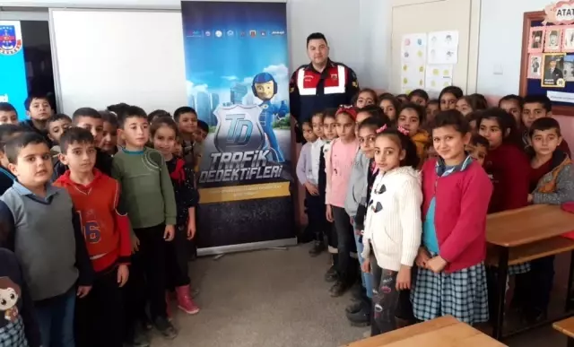 Küçük trafik dedektifleri eğitiliyor Küçük trafik dedektifleri eğitiliyor
