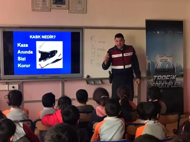 Küçük trafik dedektifleri eğitiliyor Küçük trafik dedektifleri eğitiliyor