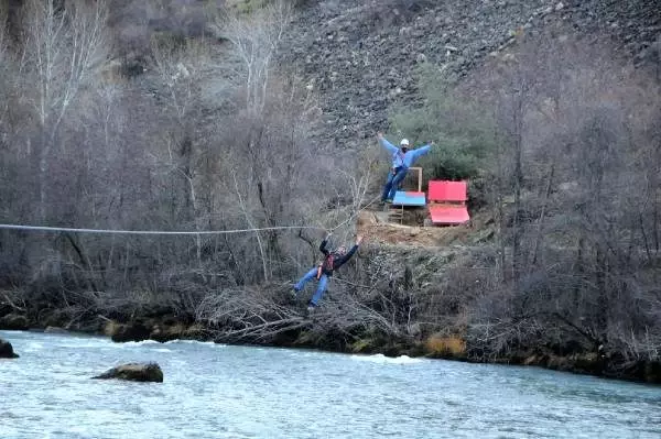 Munzur Vadisi'nde 'zipline' heyecanı Munzur Vadisi'nde 'zipline' heyecanı