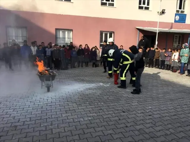 Saray'da yangın tatbikatı Saray'da yangın tatbikatı