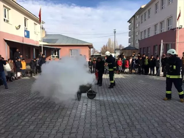 Saray'da yangın tatbikatı Saray'da yangın tatbikatı