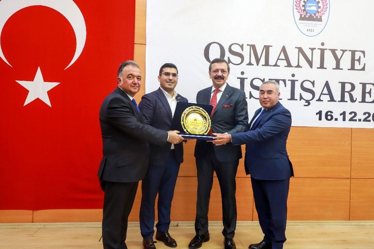 Sunar Özlem'e plaketini Hisarcıklıoğlu takdim etti