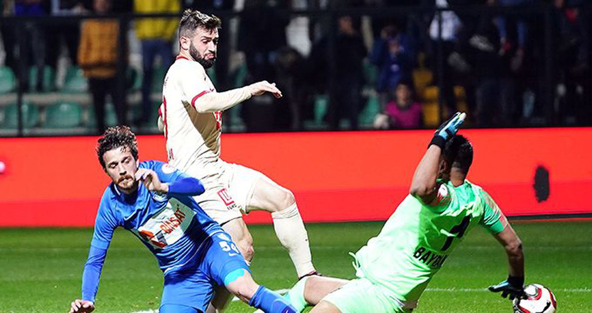 Tuzla-G.Saray maçı sonrasında yumruklar havada uçuştu!