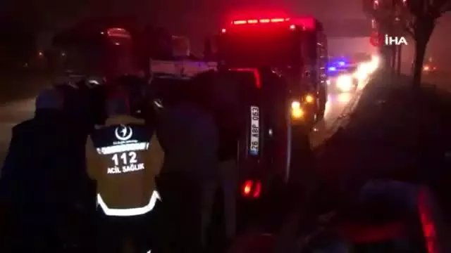 Eskişehir'de otomobil aydınlatma direğine çarptı: 1 ölü Eskişehir'de otomobil aydınlatma direğine çarptı: 1 ölü