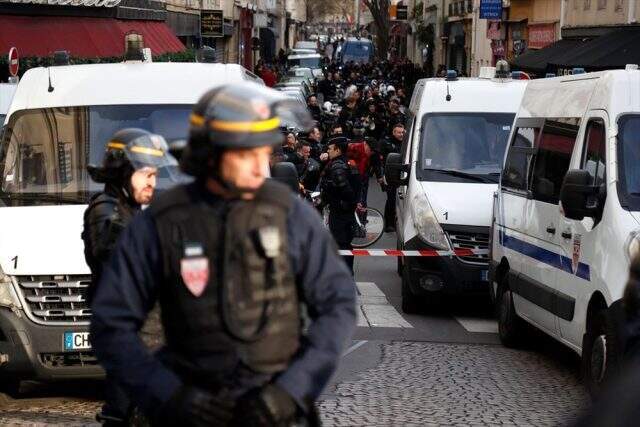 Fransa'da eylemler bitmiyor! Şimdi de doktorlar sokağa çıktı