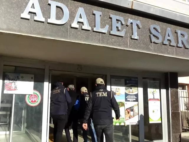 HDP'li belediye başkanları adliyeye çıkarıldı HDP'li belediye başkanları adliyeye çıkarıldı